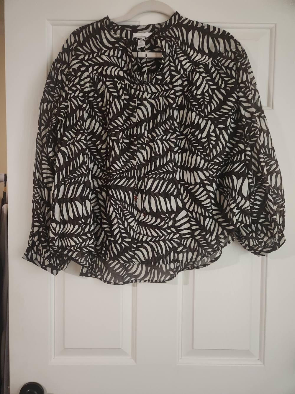 H&M Black and White Leaf-Print Blouse